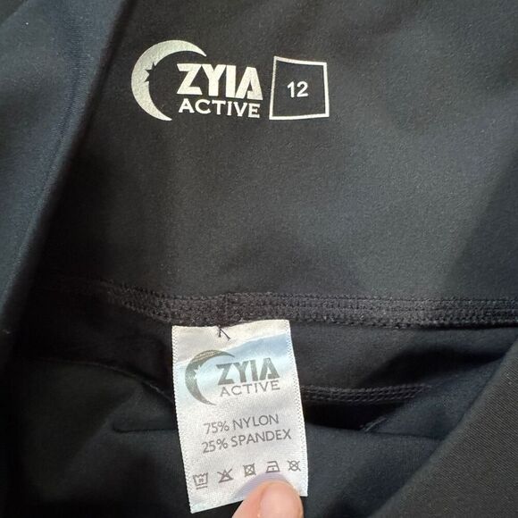 ZYIA ACTIVE Black Pocket Cropped Leggings - Picture 6 of 6